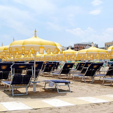 Hotel Eureka Римини Экстерьер фото