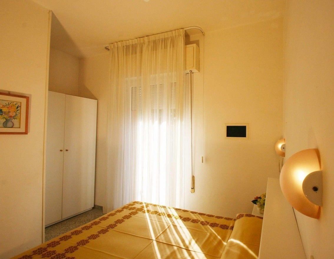 Hotel Eureka Римини Экстерьер фото