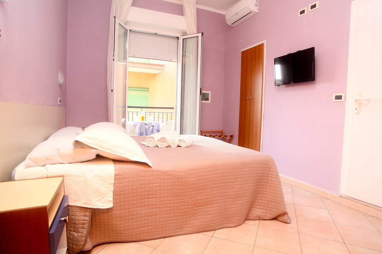Hotel Eureka Римини Экстерьер фото