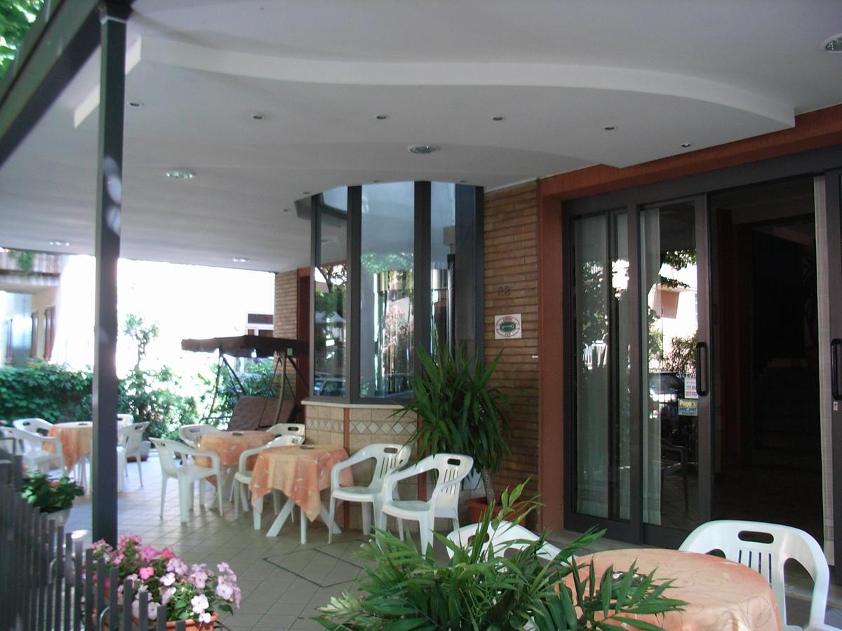 Hotel Eureka Римини Экстерьер фото