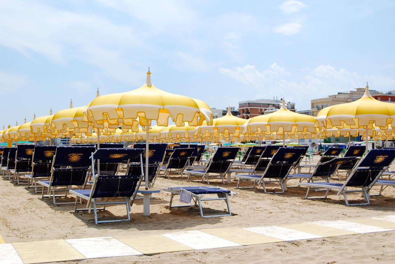 Hotel Eureka Римини Экстерьер фото